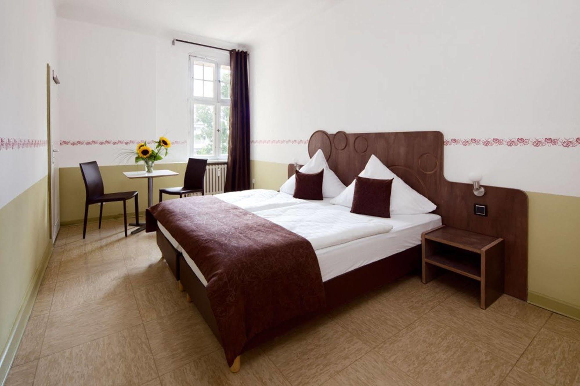 Three Little Pigs Hostel - Your Berlin Castle Exterior foto