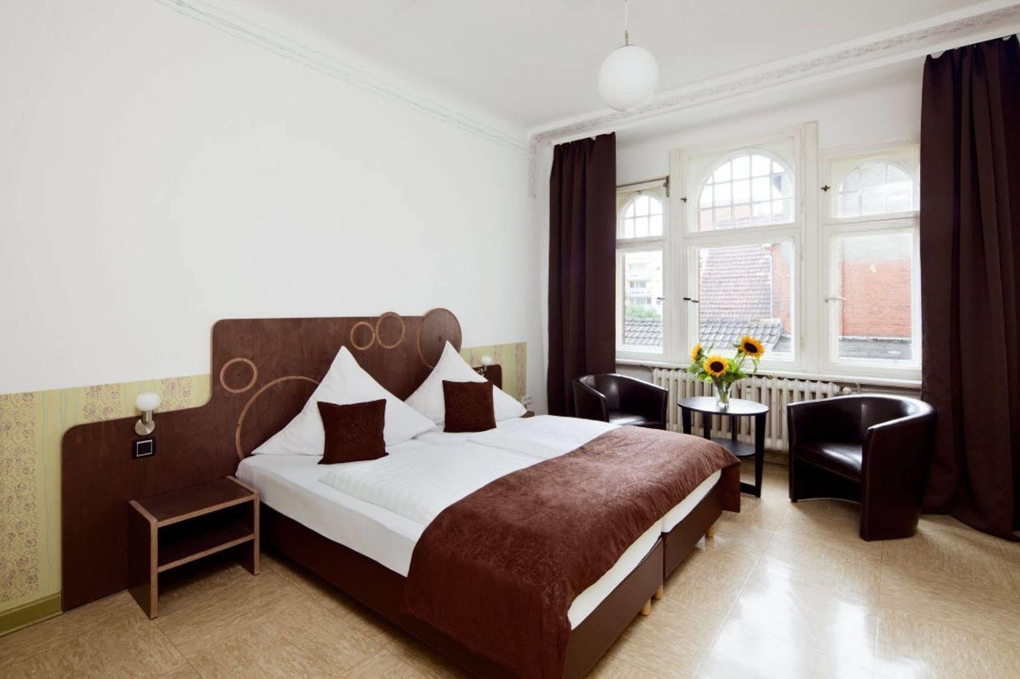 Three Little Pigs Hostel - Your Berlin Castle Exterior foto
