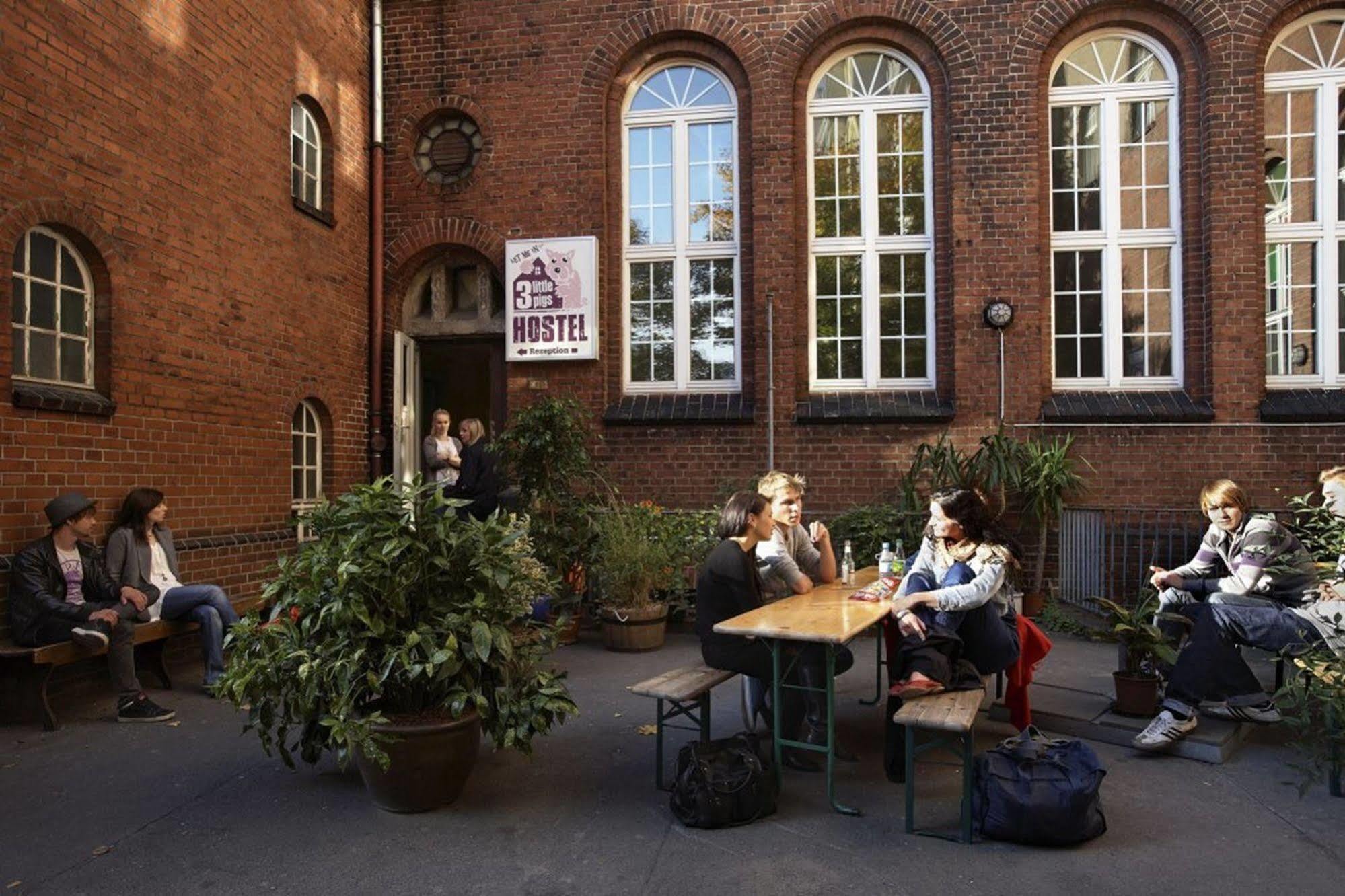 Three Little Pigs Hostel - Your Berlin Castle Exterior foto